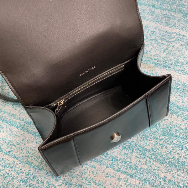 Ba*len*cia*ga hourglass