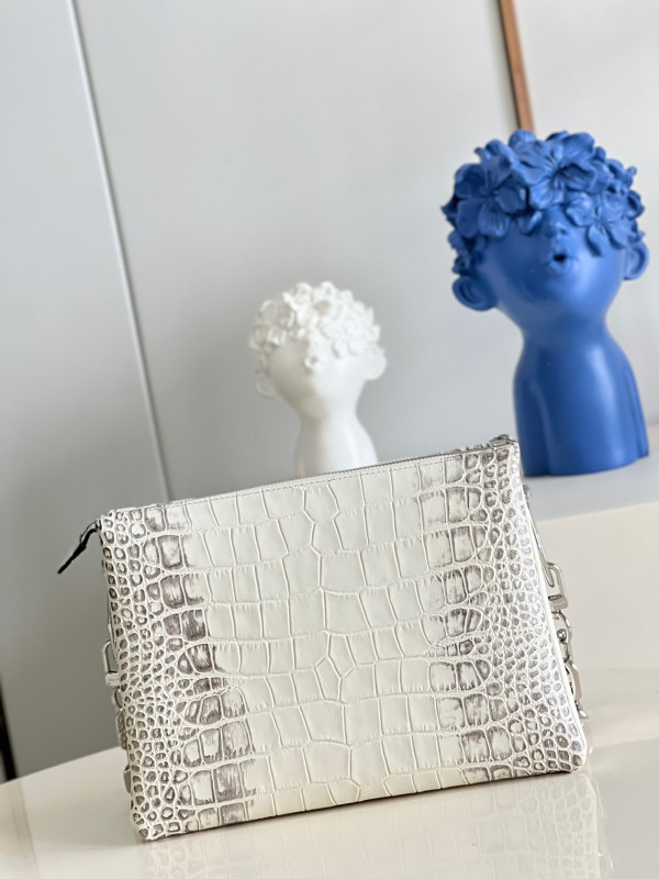 l0*is V*t0n coussin pm