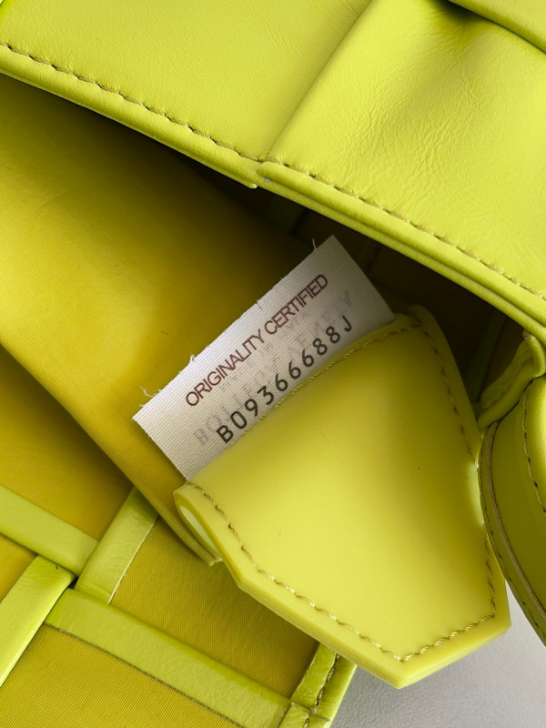 bo*te*ga Ve*ne*ta candy mini cassette-12*8*4cm