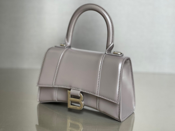 Ba*len*cia*ga hourglass