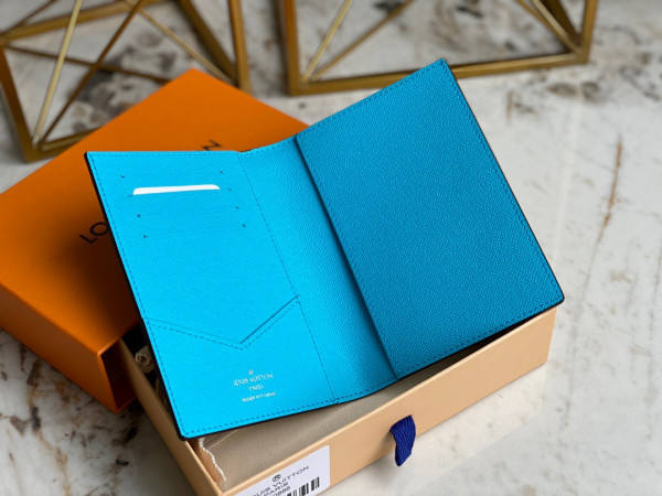 l0*is V*t0n passport cover