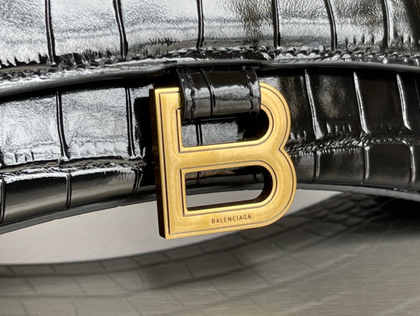 Ba*len*cia*ga hourglass