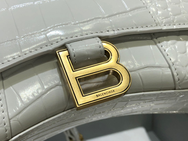 Ba*len*cia*ga hourglass