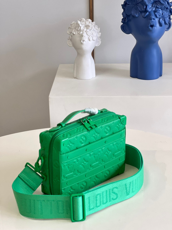 l0*is V*t0n handle soft trunk