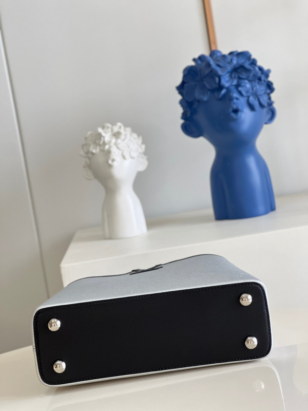 l0*is V*t0n capucines bb