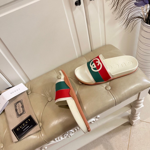 G*u*i interlocking g slide sandal