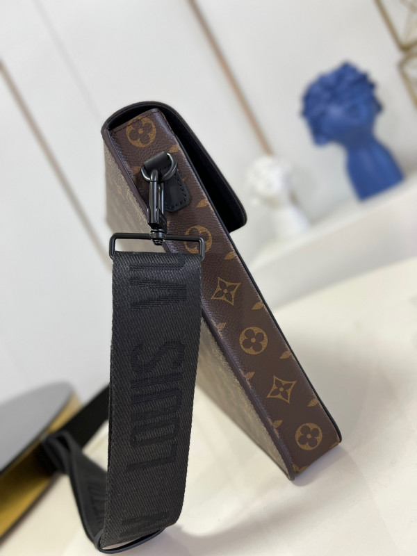 l0*is V*t0n s lock briefcase