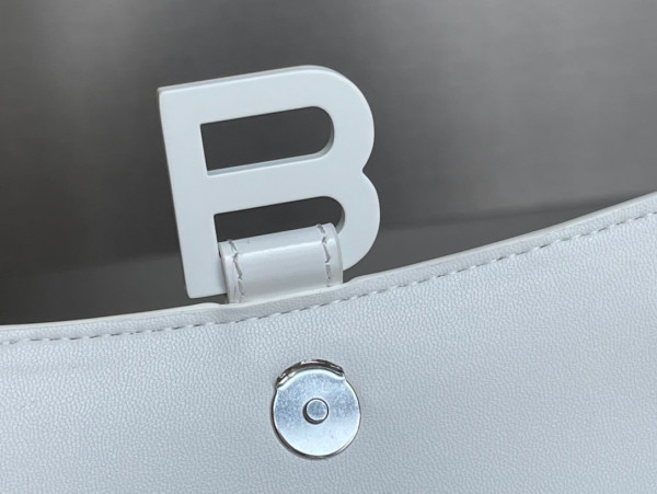 Ba*len*cia*ga hourglass