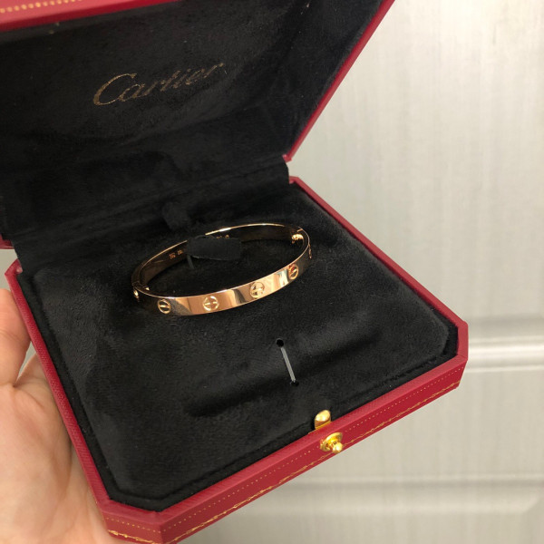 Ca*t*er  bracelet