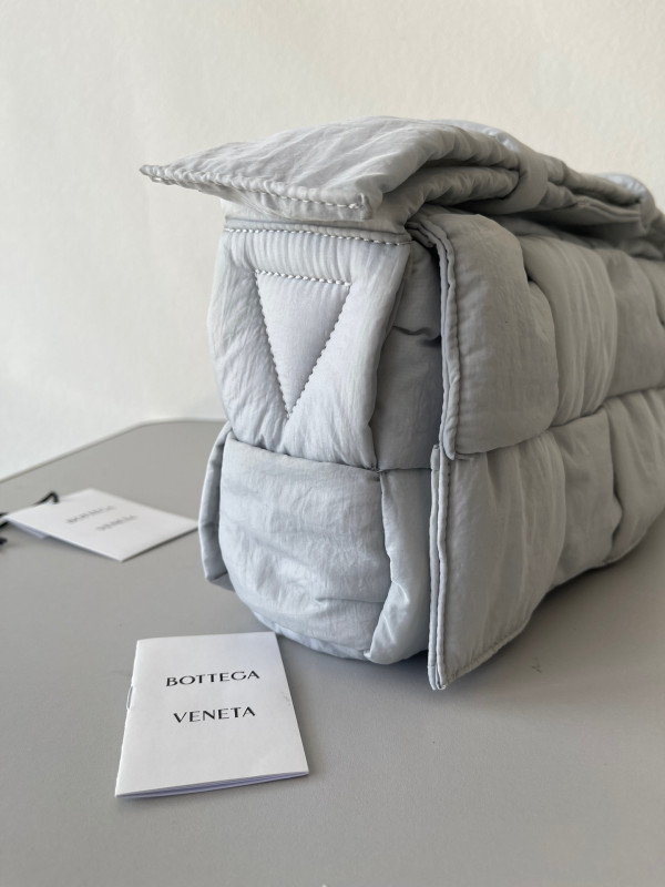 bo*te*ga Ve*ne*ta padded tech cassette