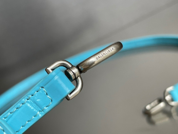 Ba*len*cia*ga hourglass