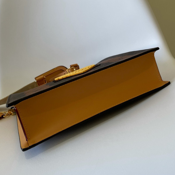 l0*is V*t0n sac plat cross