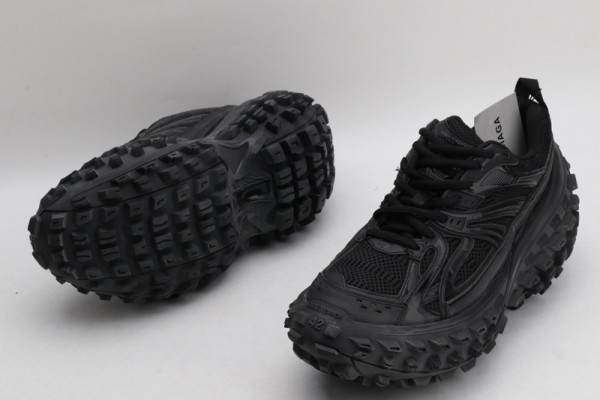 Ba*len*cia*ga defender sneaker