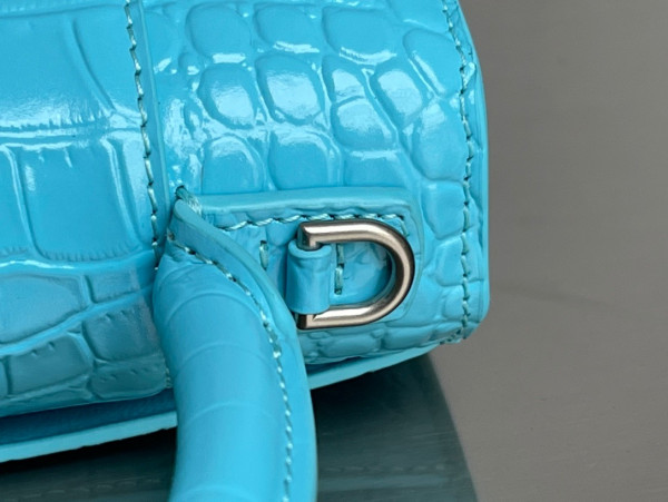 Ba*len*cia*ga hourglass