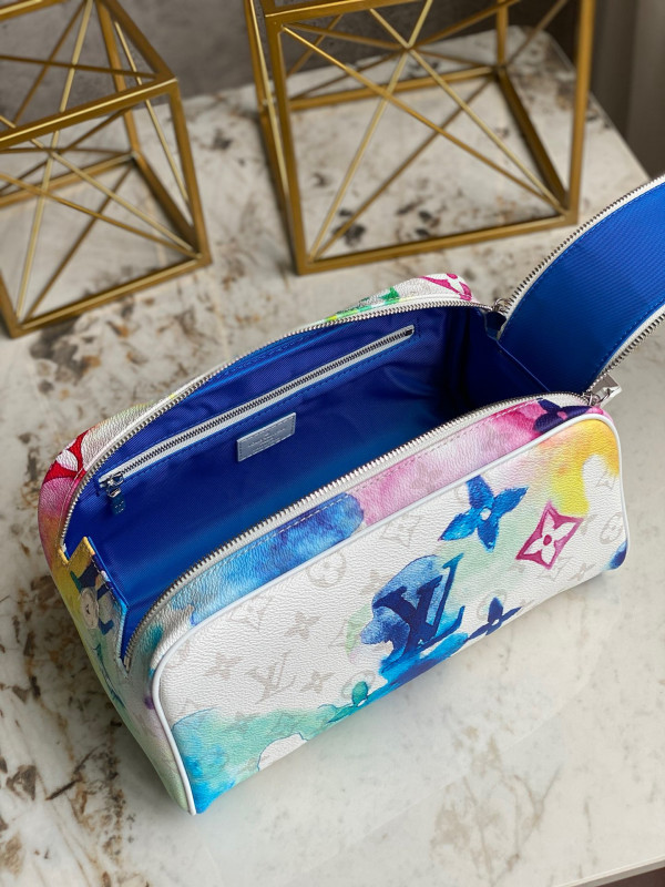 l0*is V*t0n toilet dopp pouch