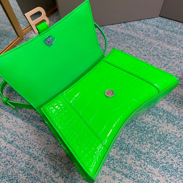 Ba*len*cia*ga hourglass