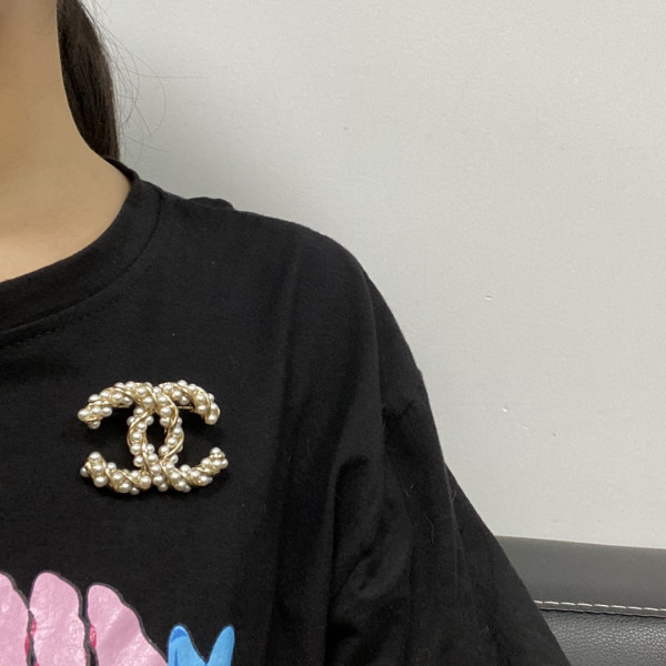 CL BROOCH