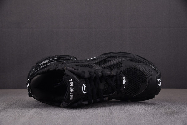 Ba*len*cia*ga runner