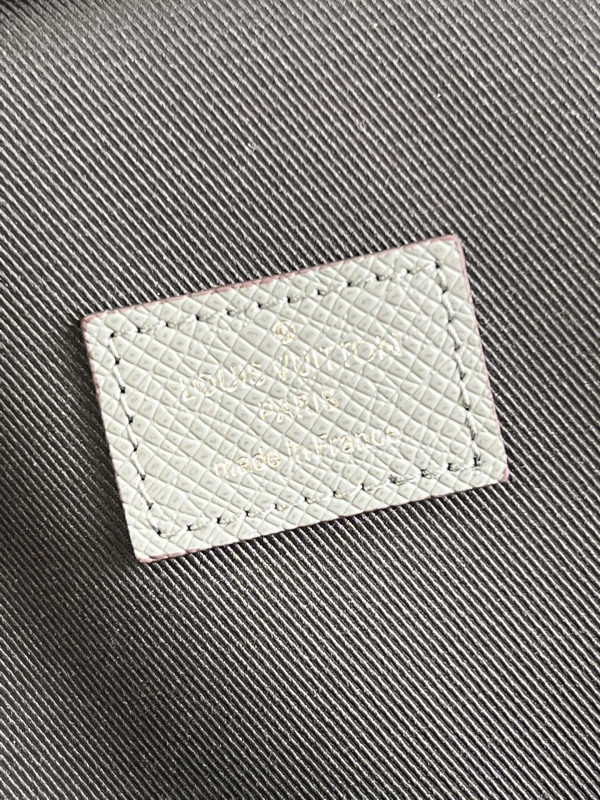 l0*is V*t0n avenue sling bag