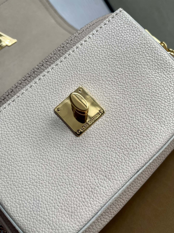 l0*is V*t0n lockme tender