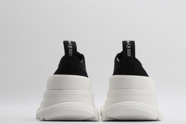 ale*d*r M*Q*en tread slick lace up