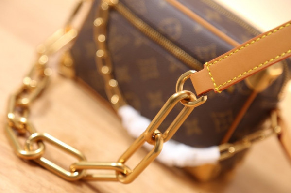 l0*is V*t0n mini soft trunk