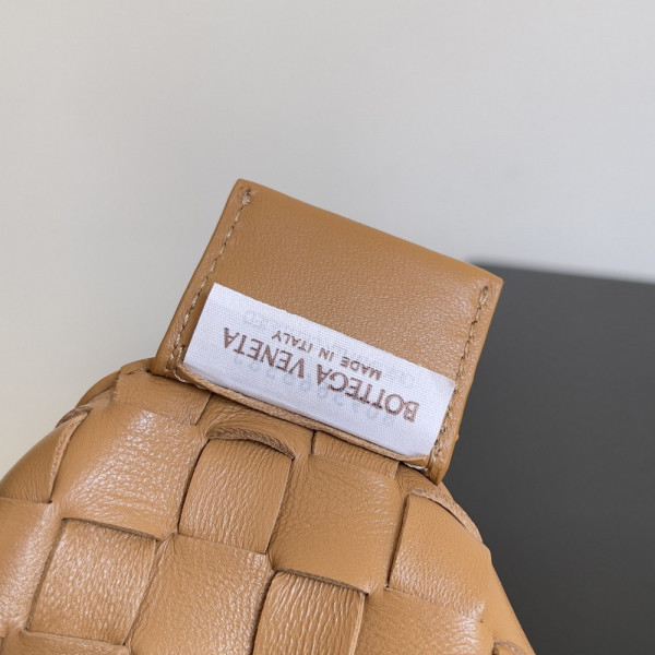 bo*te*ga Ve*ne*ta  classic sardine top handle bag