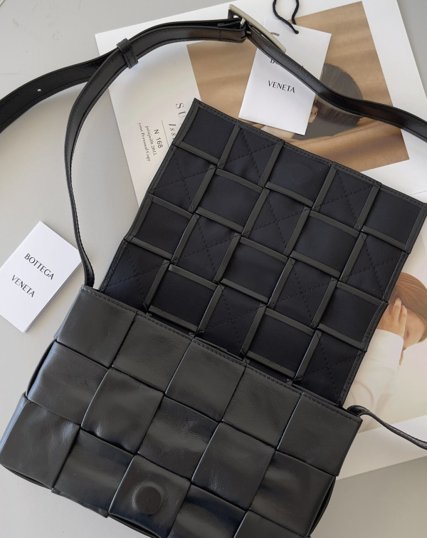 bo*te*ga Ve*ne*ta cassette-23*15*5.5cm