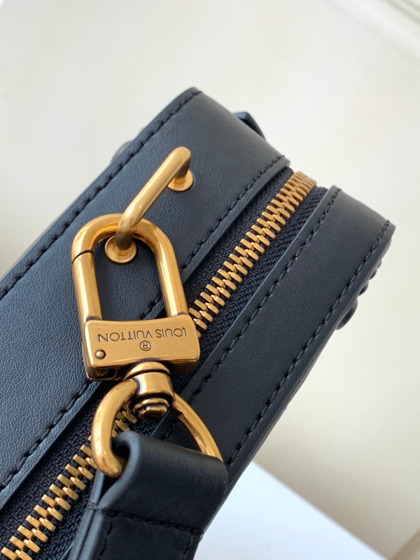 l0*is V*t0n mini soft trunk