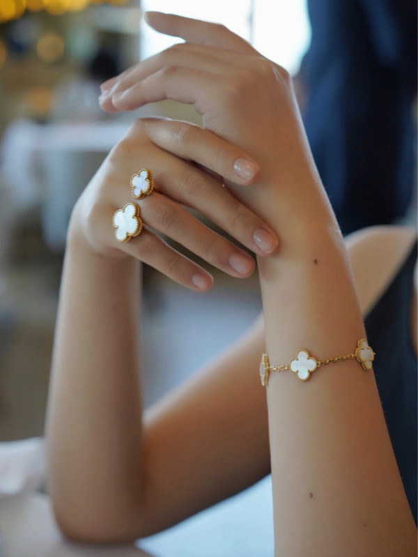 V*N CL*F & arpels  perlée bracelet