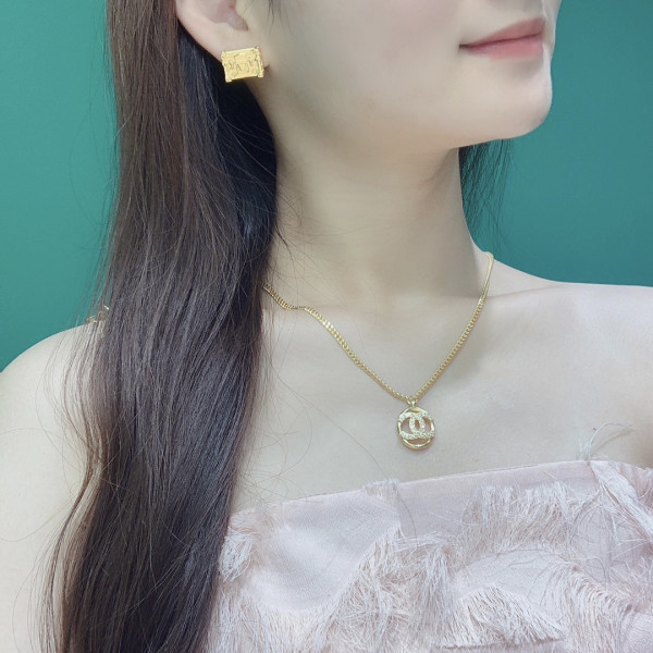 l0*is V*t0n earrings