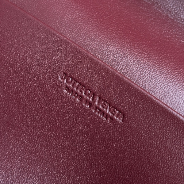 bo*te*ga Ve*ne*ta  vanity case crossbody bag