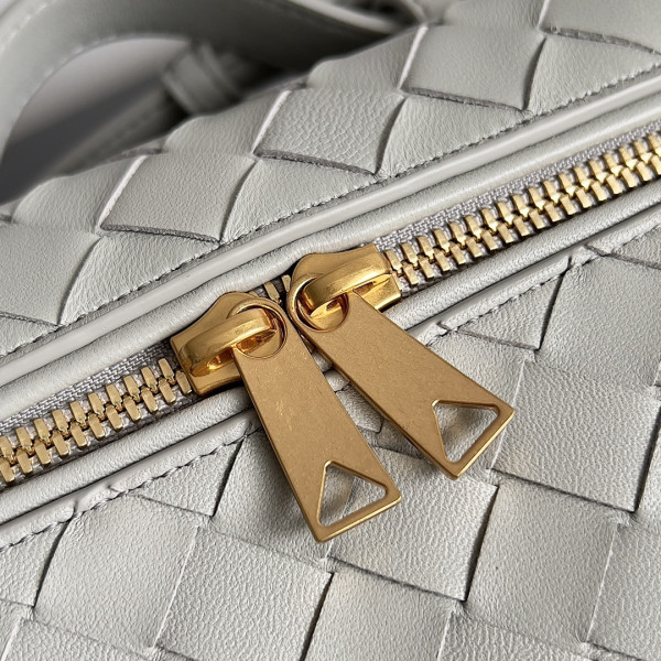 bo*te*ga Ve*ne*ta  vanity case crossbody bag