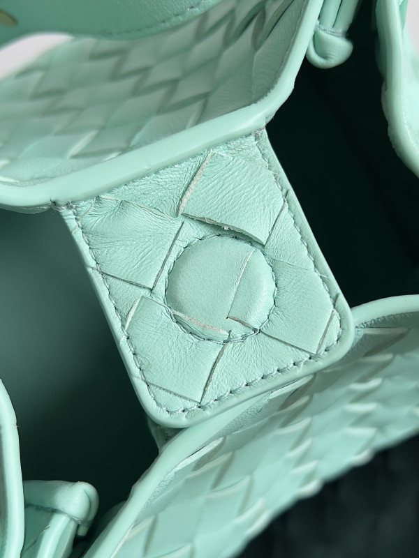 bo*te*ga Ve*ne*ta andiamo parachute small shoulder bag