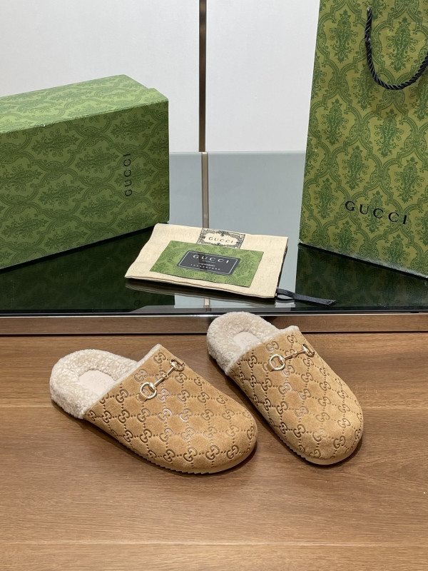 G*u*i horsebit slipper