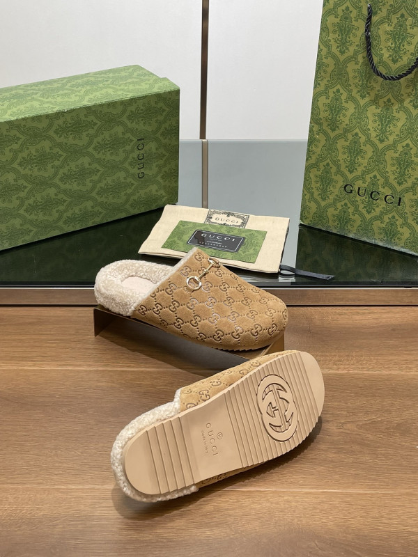 G*u*i horsebit slipper