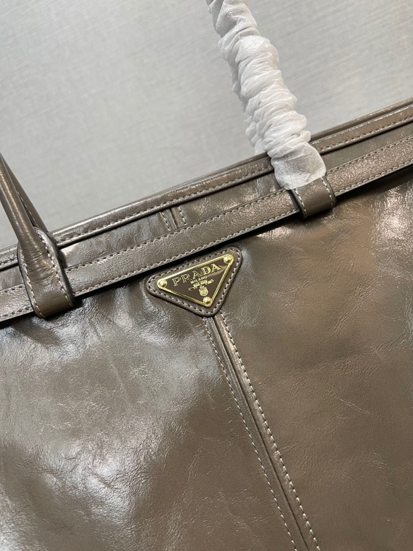 Pra*a extra large leather handbag