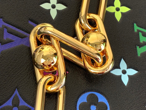 l0*is V*t0n coussin bb