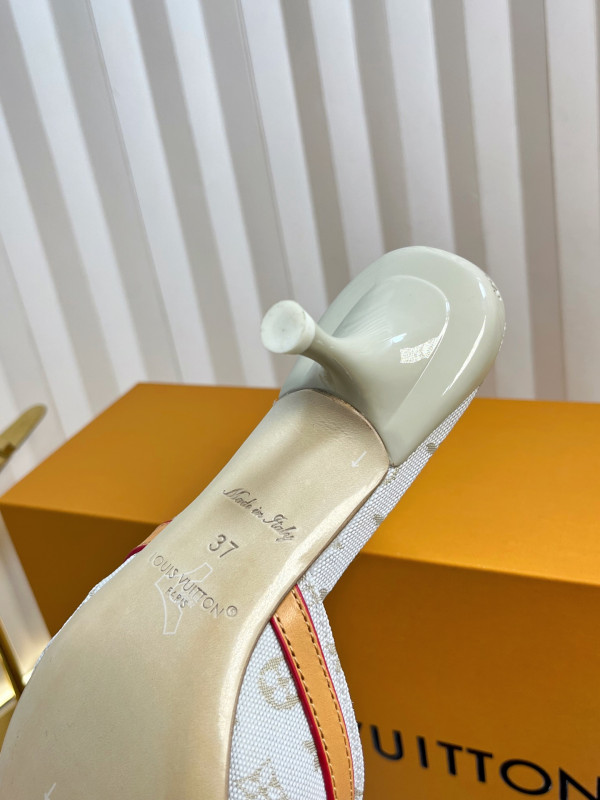 l0*is V*t0n slippers