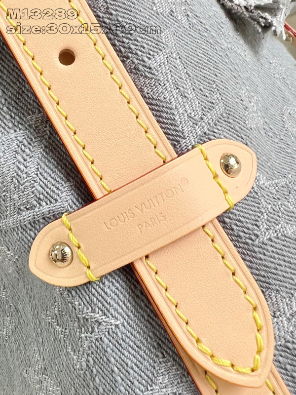 l0*is V*t0n carryall mm- 39 x 30 x 15cm