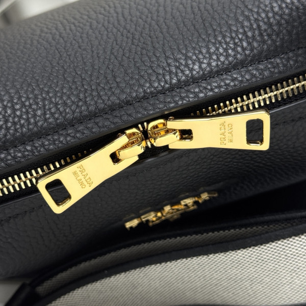 Pra*a small leather bag - 23*21*10cm