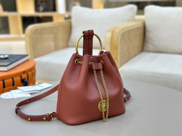 Chloe bracelet backpack in grained leather- 22*20*10.5cm