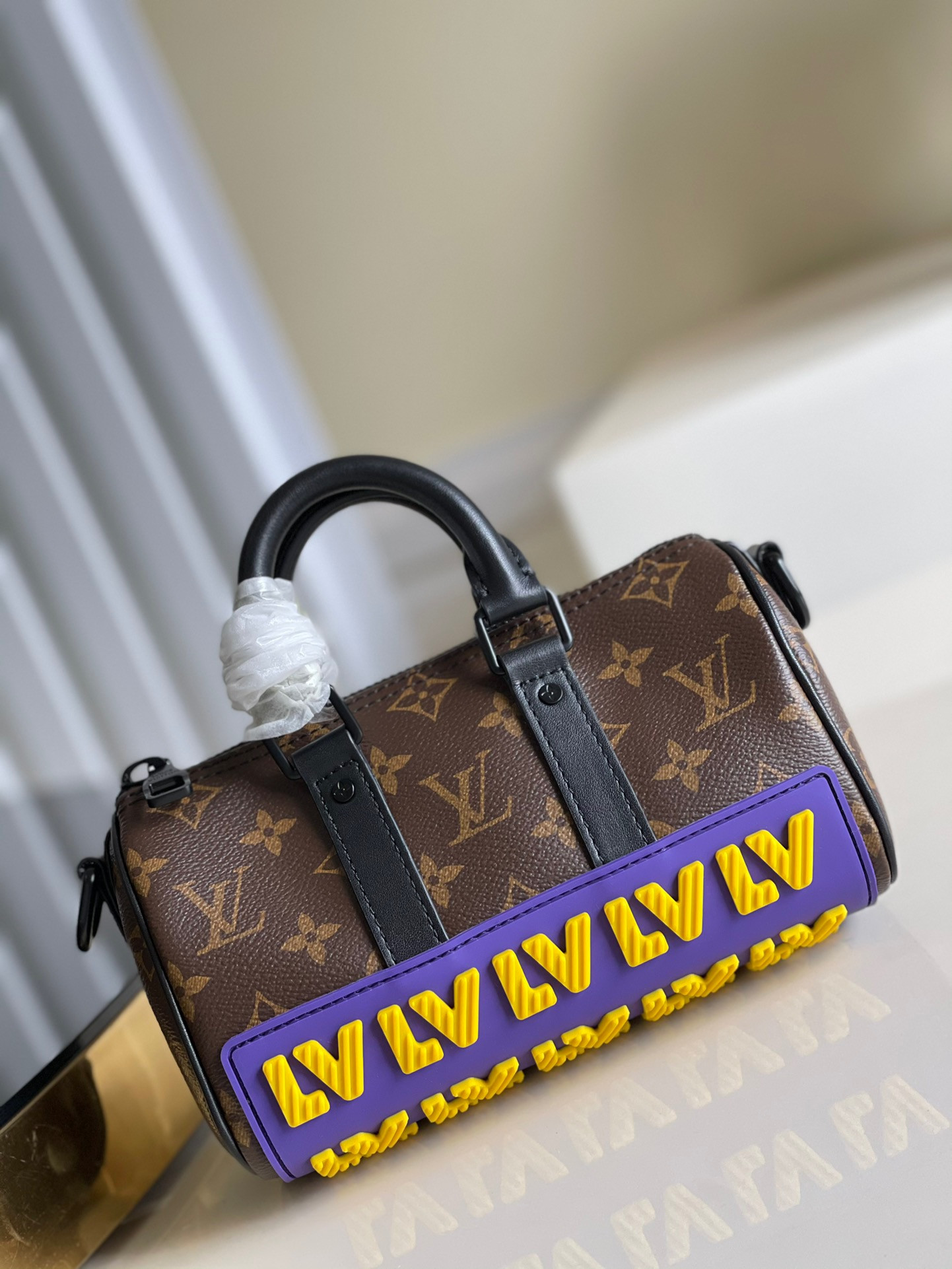 l0*is V*t0n keepall xs