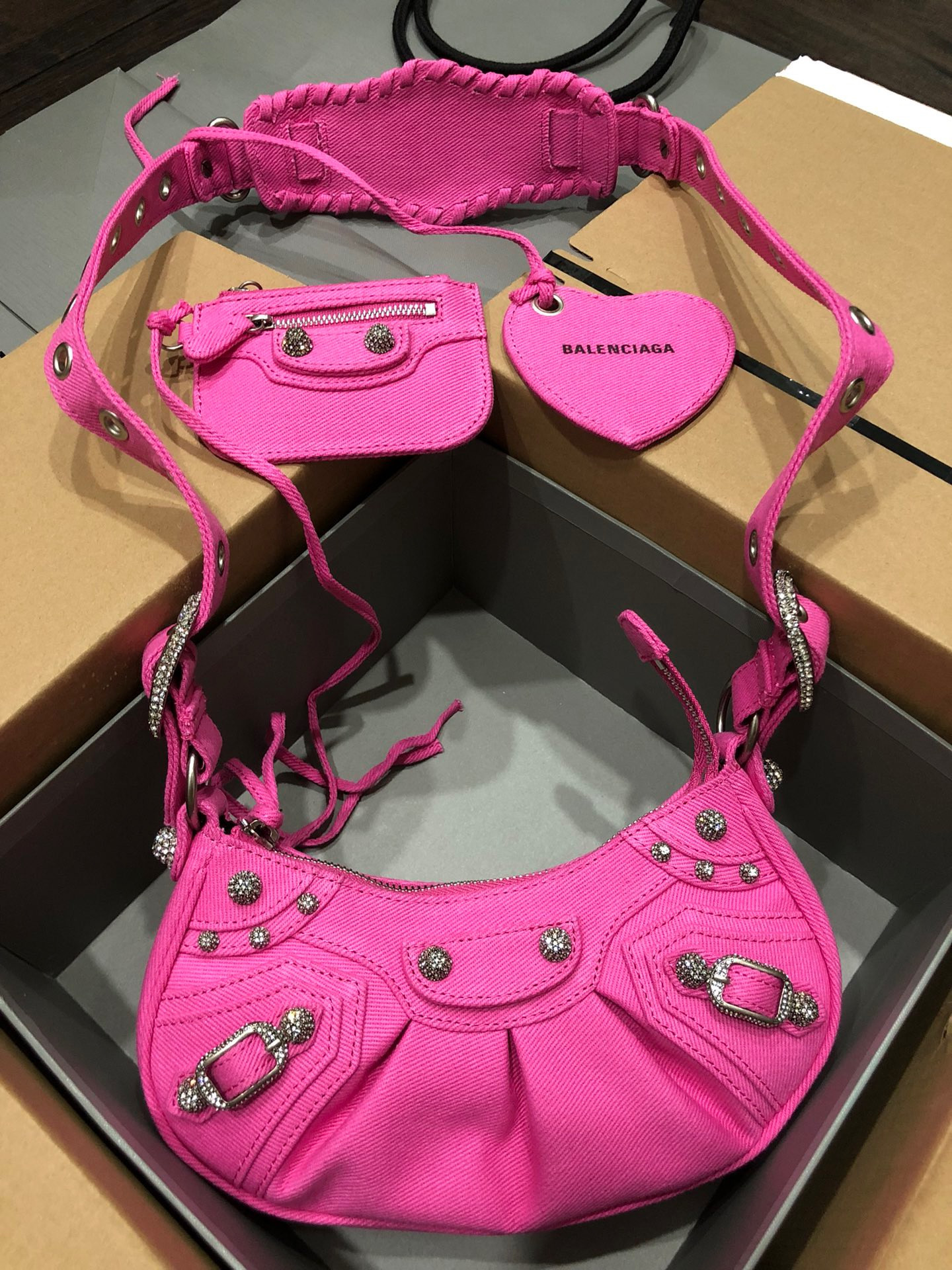 Ba*len*cia*ga women's le cagole xs shoulder bag