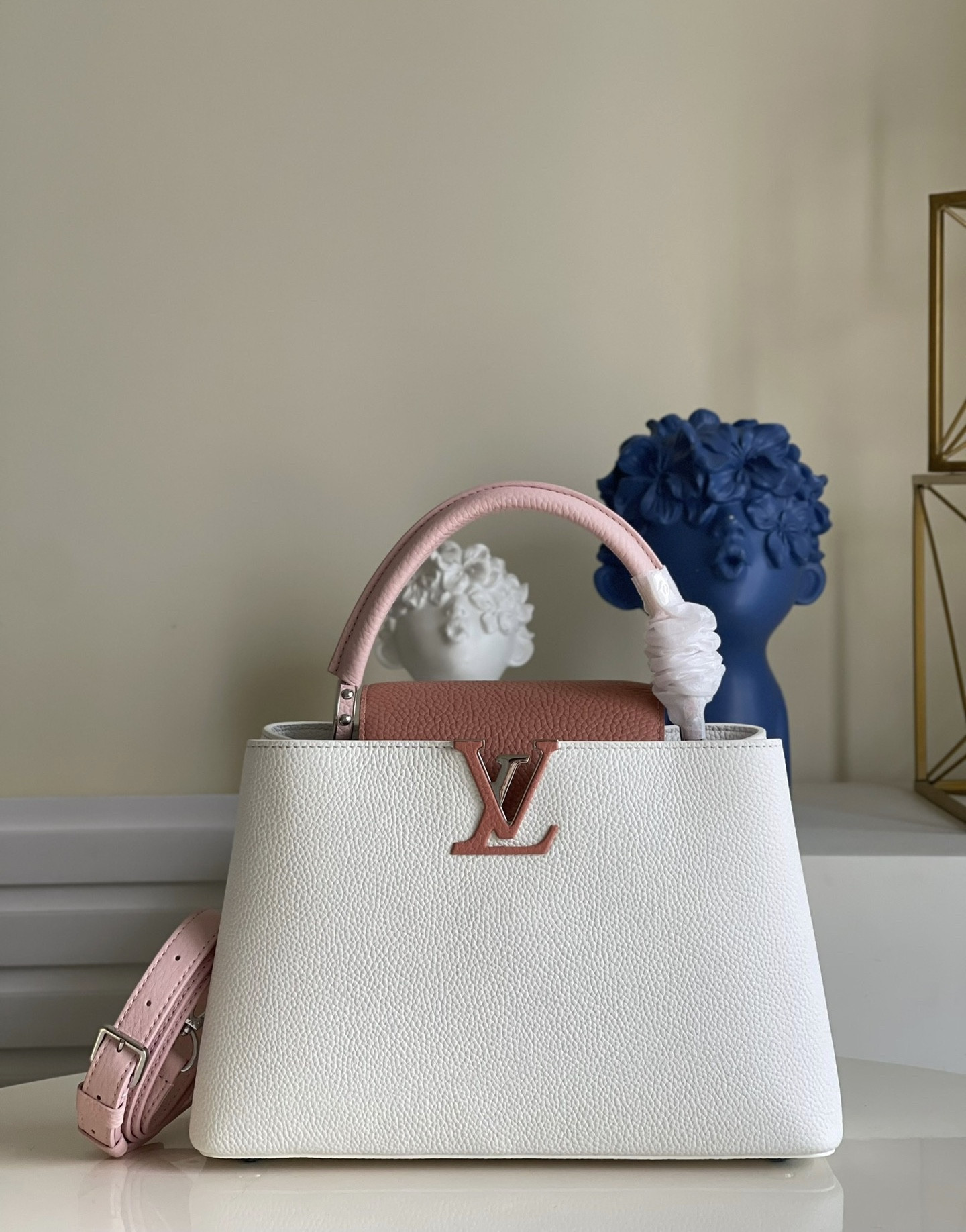 l0*is V*t0n capucines bb